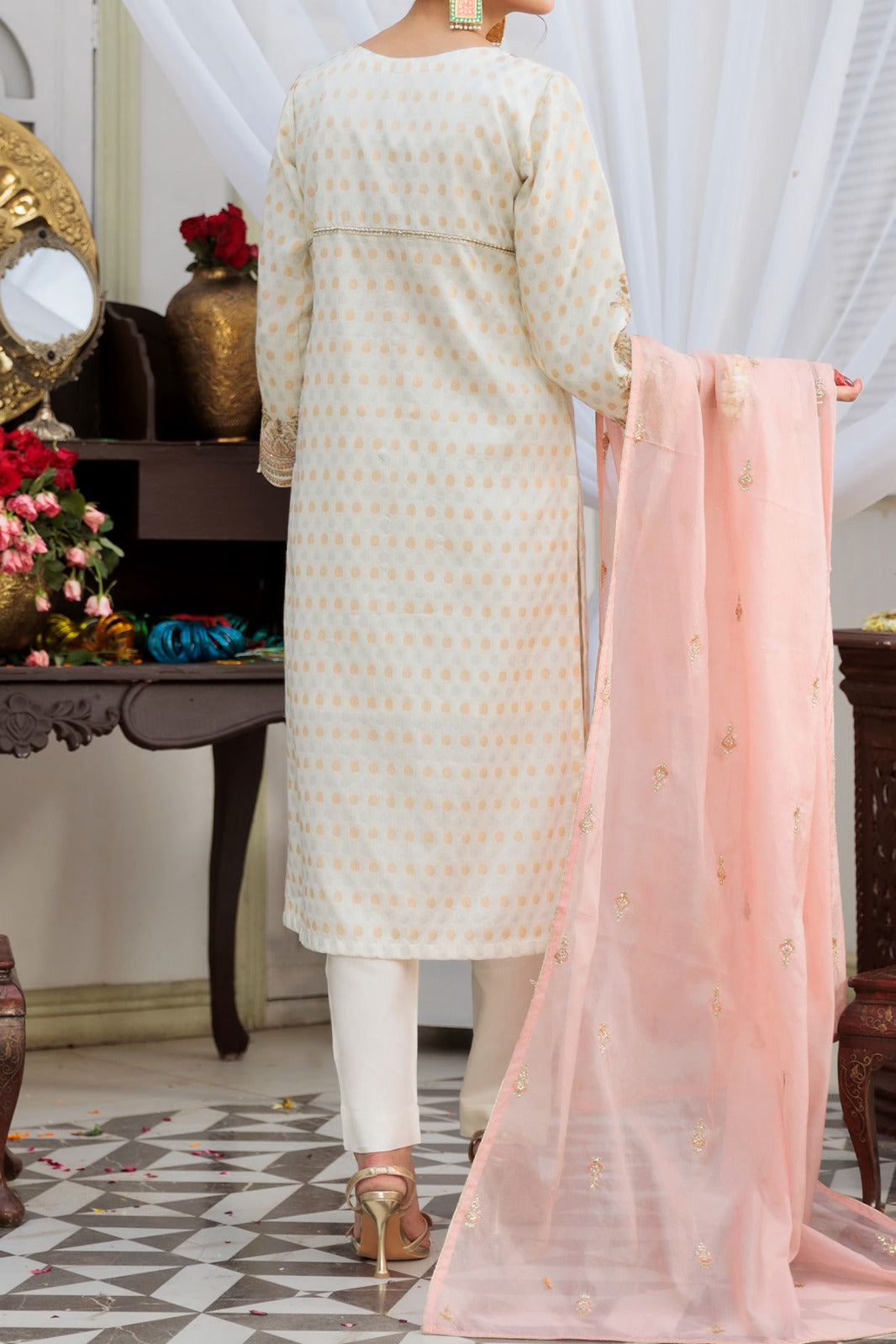 Off-white Jacquard embellished shirt with viscose trouser and embroidered silk organza dupatta