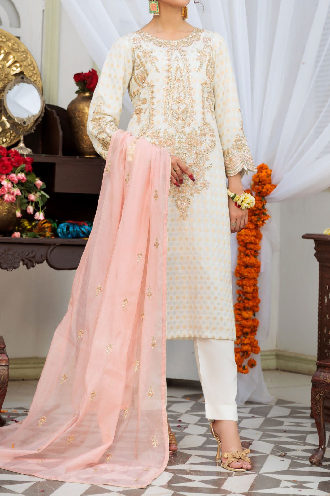 Off-white Jacquard embellished shirt with viscose trouser and embroidered silk organza dupatta